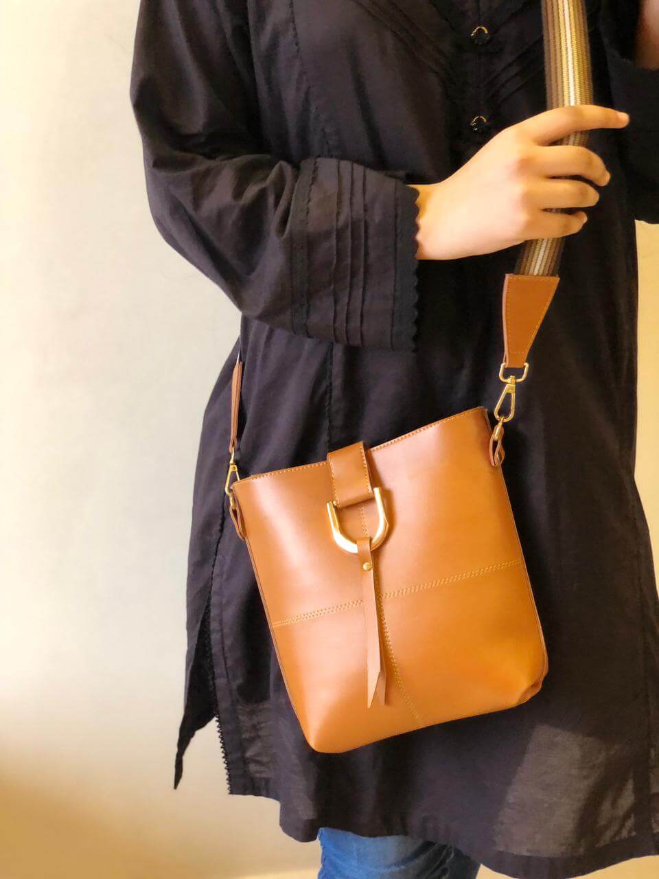 Bob Brown women's crossbody bag in brown by Bag X
