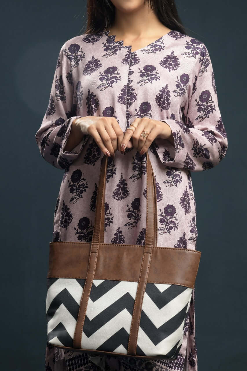 Canberra Brown / Black women's handbag in black by Bag X