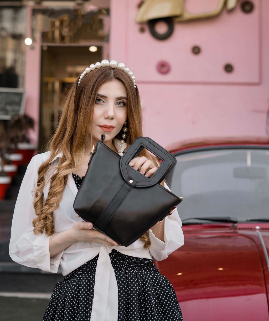 Voyage Black women's shoulder bag in black by Bag X