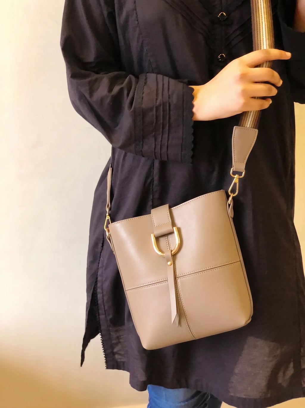 Bob Beige women's crossbody bag in beige by Bag X