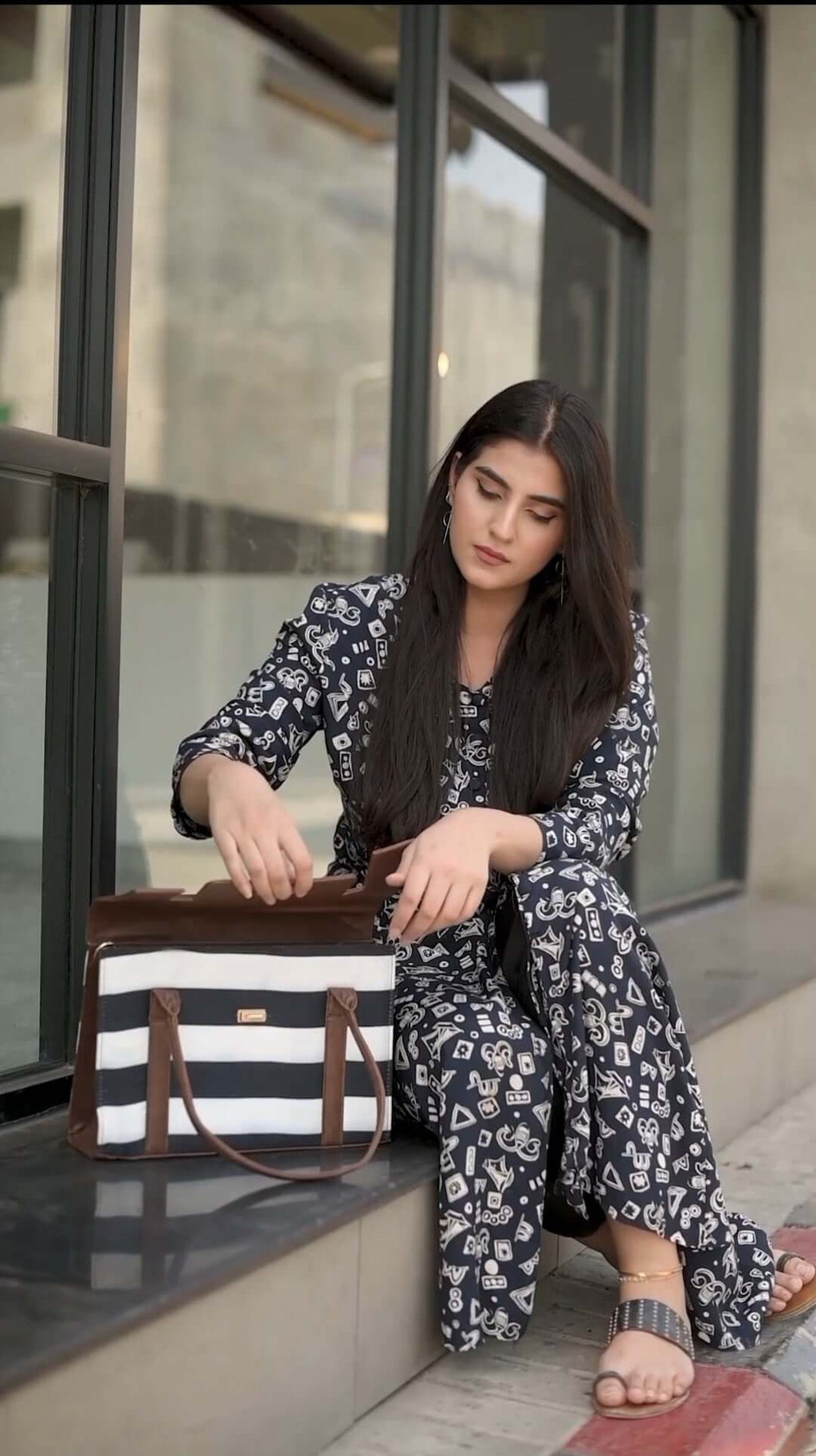 DARWIN BROWN - LEFTOVER - Bag X