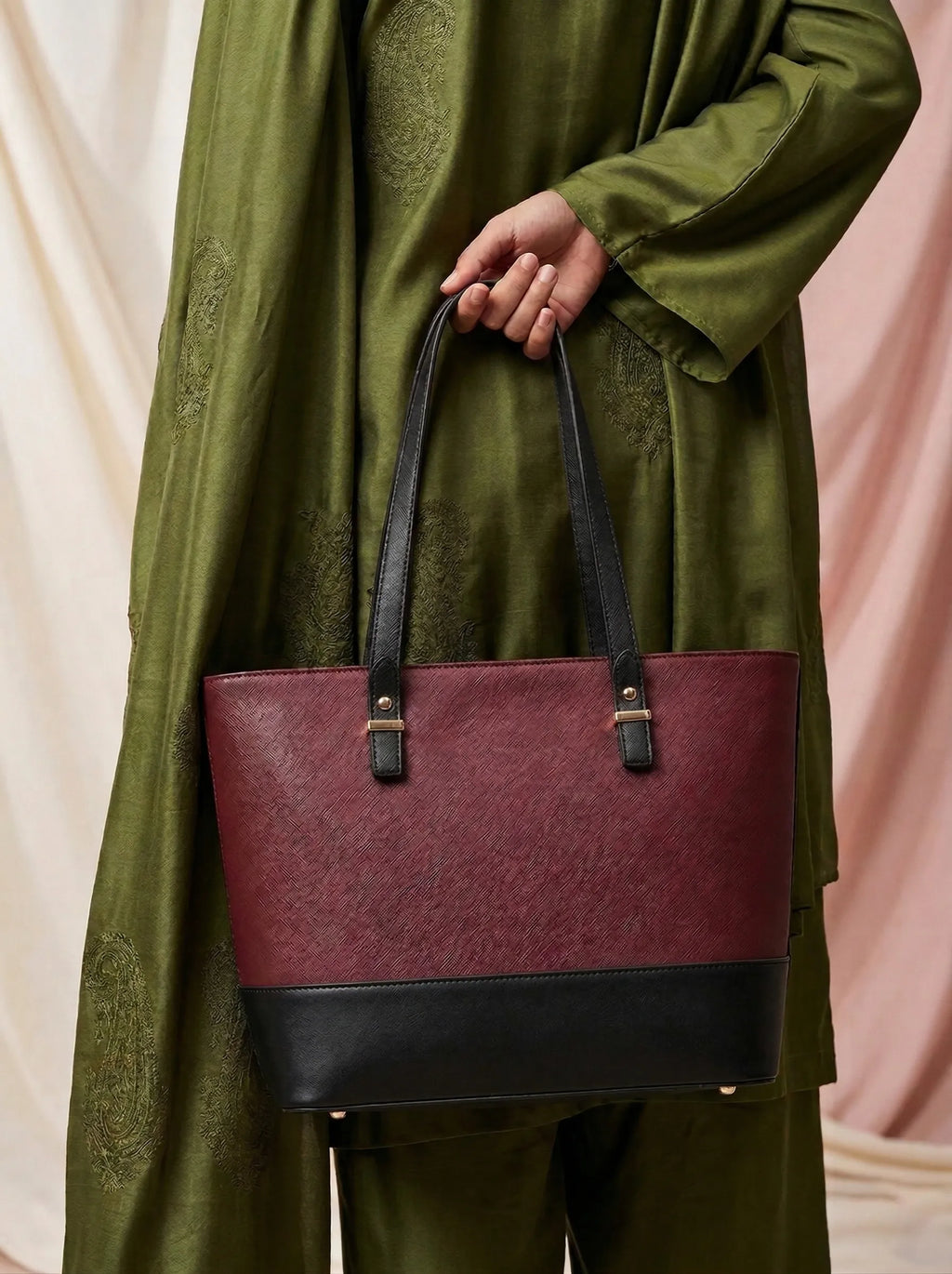 GRACE MAROON / BLACK