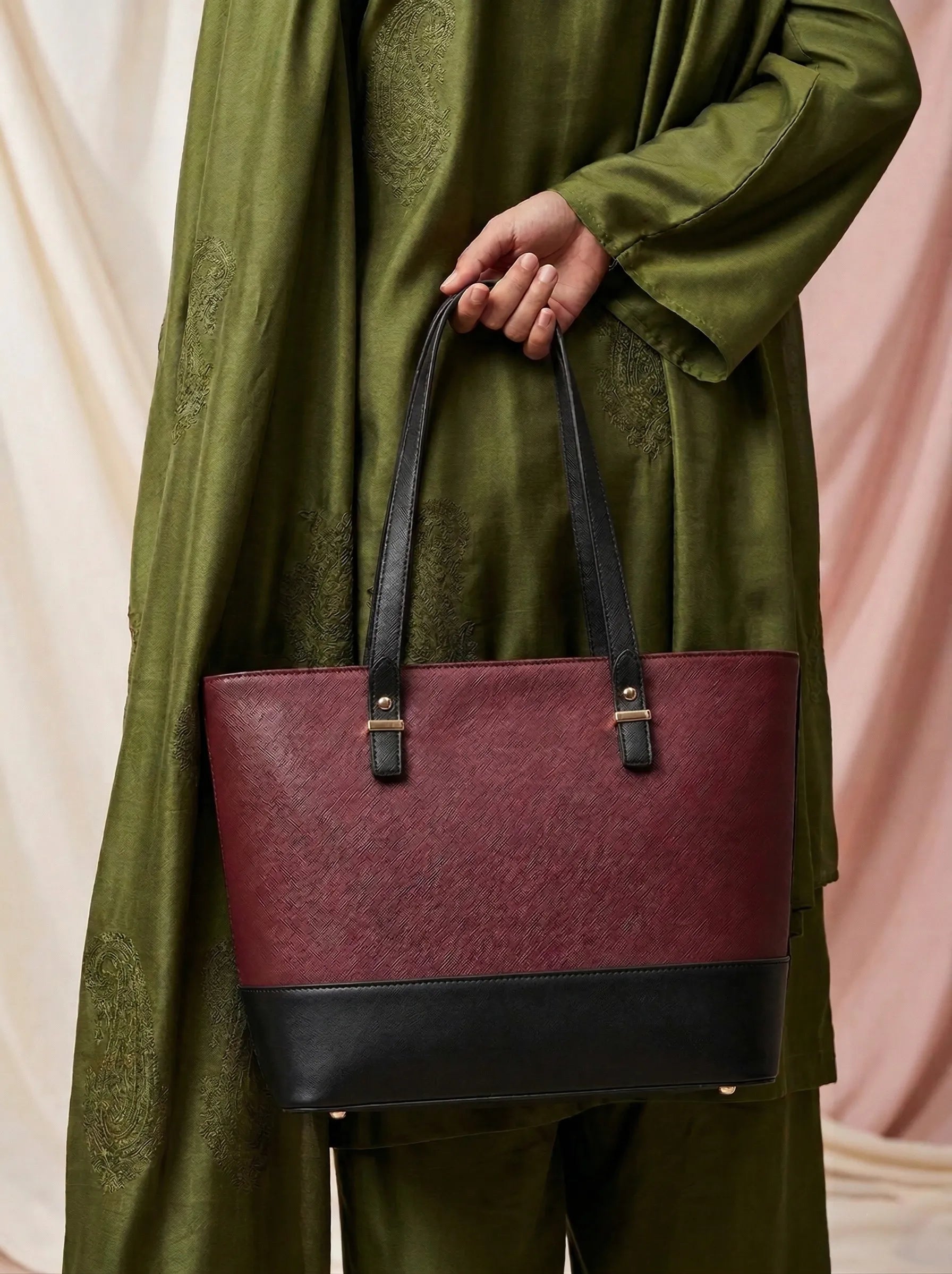 GRACE MAROON / BLACK